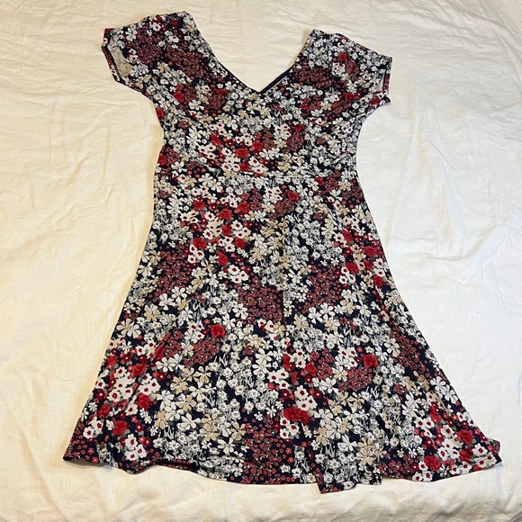 Kaileigh Dresses & Skirts - Kaileigh (stitch fix haul) Floral Wrap Midi Dress - Navy, Red & White, grey